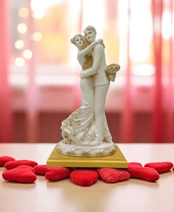 Marriage Couple Love Pair Statue – Romantic Wedding Gift and Home Decor Figurine